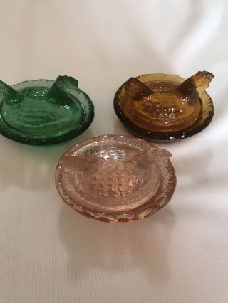 Vintage Miniature Glass Hens In Nest,  Amber,  Green And Irridescent Pink