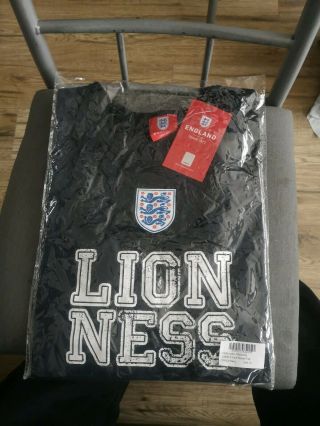 - Official England Lioness Ladies Stripe Sleeve Tee - Xl