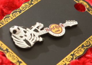 Hard Rock Cafe Pin HAMBURG 3D SOCCER SKULL Ball rubber Guitar skeleton halloween 3