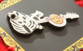 Hard Rock Cafe Pin HAMBURG 3D SOCCER SKULL Ball rubber Guitar skeleton halloween 4