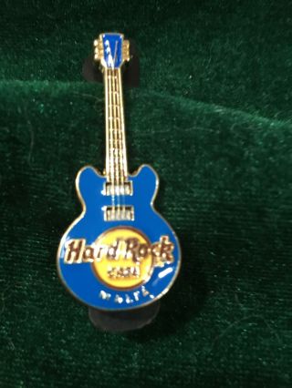Hard Rock Cafe Pin Malta Blue 3d Core 3 String Guitar 2018