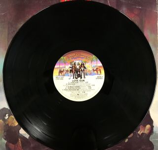 KISS 1977 Love Gun 1st Pressing Casablanca FilmWorks LP/Album/Vinyl AUCOIN 4