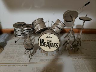 Miniature Drum set.  Mini drum JOHN LENNON RINGO STARR LUDWIG BEATLES.  Mini Art 3