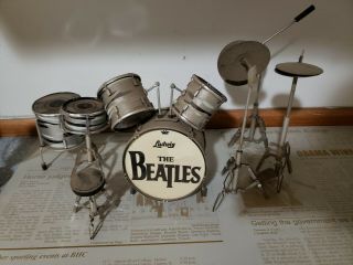 Miniature Drum set.  Mini drum JOHN LENNON RINGO STARR LUDWIG BEATLES.  Mini Art 4