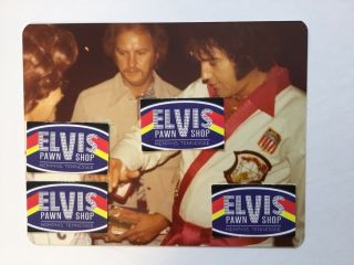 Vintage Candid Photo Of Elvis Talking With Young Fan / Karate/dave Hebler / 1975