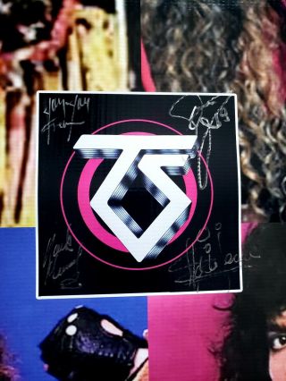 TWISTED SISTER SIGNED SPOOKY EMPIRE CONVENTION BACKDROP AUTOGRAPHED 1 OF A KIND 2