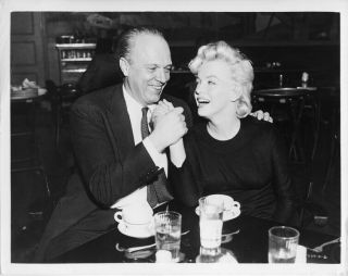 Marilyn Monroe Vintage Candid 8x10 Photo With Director Josh Logan At Restaurant