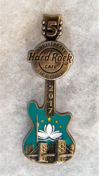 Hard Rock Cafe Macau 5th Anniversary Guitar With 3d Bridge & Flag Pin 93492