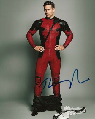 Ryan Reynolds Signed 8x10 Photo In Person - Exact Proof - Deadpool