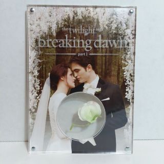 The Twilight Saga Breaking Dawn Part 1 Collectible Limited Edition Prop Flower