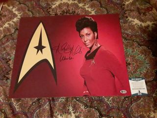 Nichelle Nichols (uhura) Star Trek Hand Signed 16x20 Photo Beckett Certified