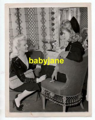 Betty Grable Alice Faye 7x9 Photo 1943 Candid In Dressing Room