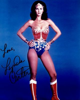 Lynda Carter Hand - Signed Wonder Woman 8x10 Authentic W/ Sexy Color Closeup