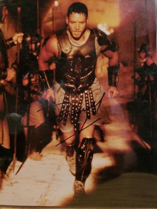 Russell Crowe Signed Gladiator Photo W/ Proof Of Authenticity In Back