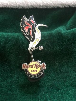 Hard Rock Cafe Pin Madrid White Heron Standing On One Leg With Black & Red Wings