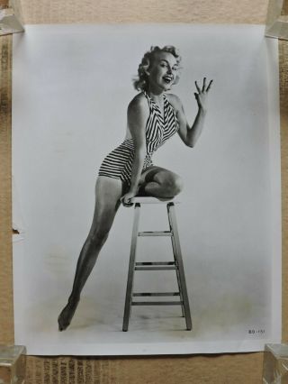 Shirley Tegge As Miss 3 - Dimension Leggy Pinup Portrait Photo 1952 Bwana Devil