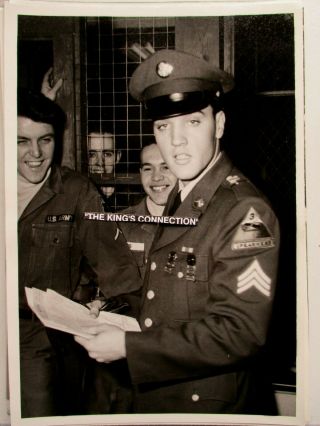 Photo Army Elvis - Arriving In Usa Collecting His Pay Great Close - Up 2