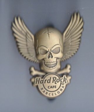 Hard Rock Cafe Pin: Barcelona 3d Gold Skull With Wings Le300