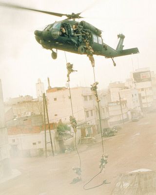 Ewan Mcgregor,  Josh Hartnett Black Hawk Down 8x10 Photo Helicopter Rescue