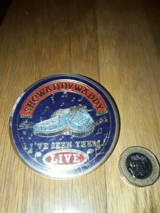 1970s Large Bin Lid 70 Mm Showaddywaddy Pop Rock And Roll Badge Pin
