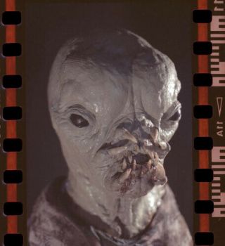 Ta26p Vintage Horror Sci - Fi Mask Face Film Movie Model Mold Alien Negative Photo