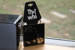 2005 THE WHO PETE TOWNSEND BELT BUCKLE PLUS 2011 BIC LIGHTER THE WHO 2