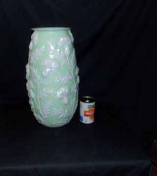 17.  5 " Phoenix Green And White Thistle Pattern Umbrella Vase