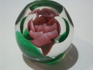 VINTAGE SIGNED JOE ST CLAIR PINK FLOWER IN CRYSTAL BUBBLE ART GLASS PAPERWEIGHT 4
