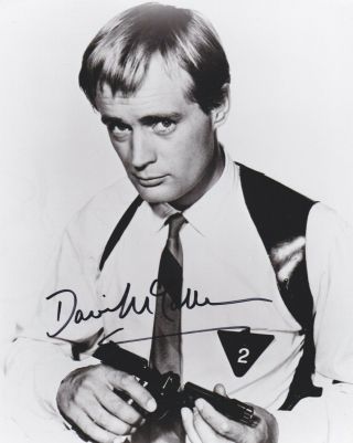 Signed B&w Photo Of David Mccallum Of " The Man From U.  N.  C.  L.  E.  "