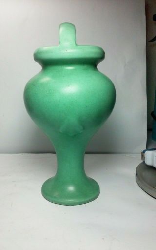 Exceptional vintage,  OLD Arts And Crafts matte green pottery vase,  bout 8.  5 x 4.  3 2