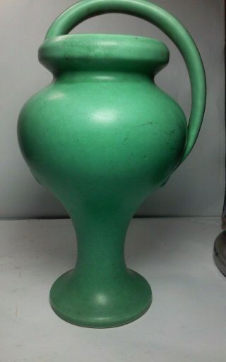 Exceptional vintage,  OLD Arts And Crafts matte green pottery vase,  bout 8.  5 x 4.  3 3