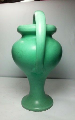 Exceptional vintage,  OLD Arts And Crafts matte green pottery vase,  bout 8.  5 x 4.  3 4