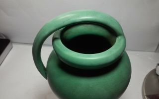 Exceptional vintage,  OLD Arts And Crafts matte green pottery vase,  bout 8.  5 x 4.  3 6
