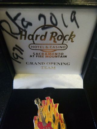 Hard Rock Hotel & Casino SACRAMENTO,  GRAND OPENING STAFF TEAM PIN,  signed by RG 3