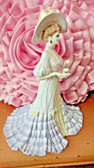 " Lady Elizabeth " Coalport Masterpiece Figurine Holding Teacup