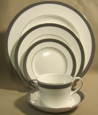 Wedgwood Metropolis 5 Piece Place Setting Perfect
