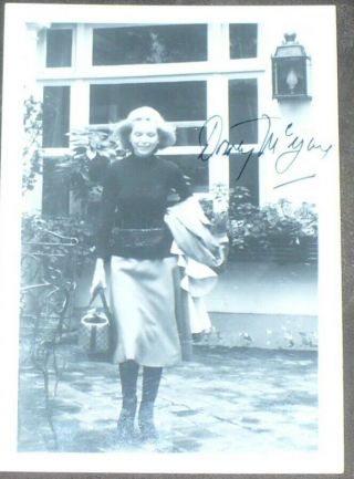 5 X 7 B&w Signed Photograph Of Movie Star Dorothy Mcguire