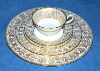 Wedgwood Florentine Gold Dragons 5 Piece China Place Setting Dinner Salad Plate