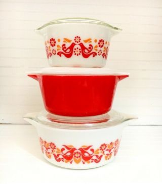 Vintage Pyrex Set Of 3 Covered Casserole Dish & Pattern Lids Friendship Bird Red