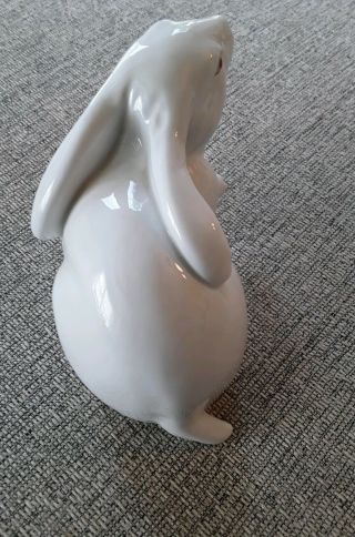 HEREND Hand Painted Vintage White Bunny Rabbit Figurine One Front Paw Foot Up 5