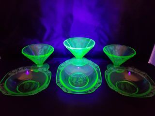 Vtg Federal Glass Green Vaseline Uranium Sylvan Parrot Sherbet Cone Berry Bowl