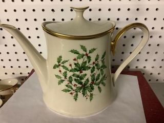 Lenox Made In Usa Holiday Dimension Tea/coffee Pot With Lid