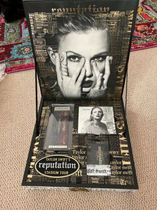 Taylor Swift Reputation Official Stadium Tour VIP Collector ' s Box Open/Complete 3