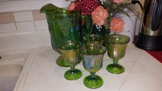 Vtg Iridescent Green Indiana Carnival Glass Grape Harvest Pitcher & 4 Goblet Set