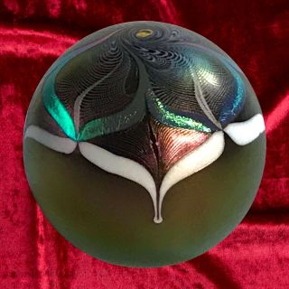 Stuart Abelman Art Glass Iridescent Pulled Feather Paperweight (1980) Signed Wow