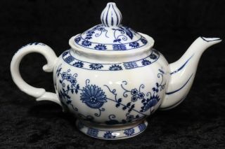 Seymour Mann - Vienna Woods Blue Onion Teapot Creamer Sugar Plates Service for 5 3