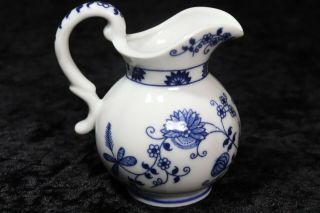Seymour Mann - Vienna Woods Blue Onion Teapot Creamer Sugar Plates Service for 5 6