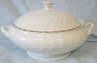 Wedgwood Gold Chelsea Round Covered Serving Bowl 8 "