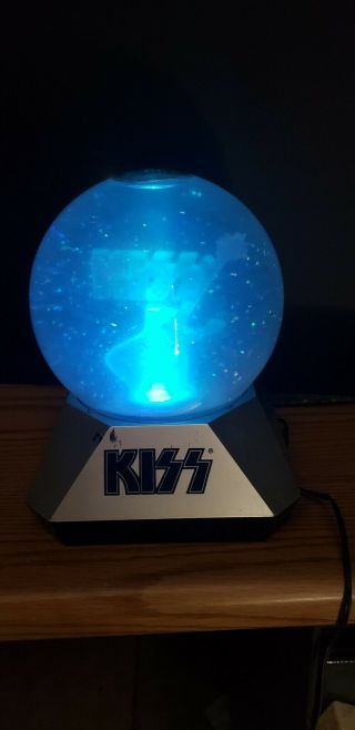 Kiss Motorized Glitter Globe - Vintage 2003 - Spencer 