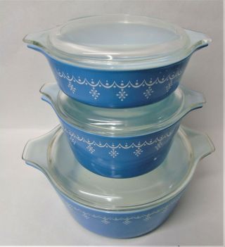 3 Vintage Pyrex Blue Snowflake Garland Casserole / Baking Dishes with Lids s181 2
